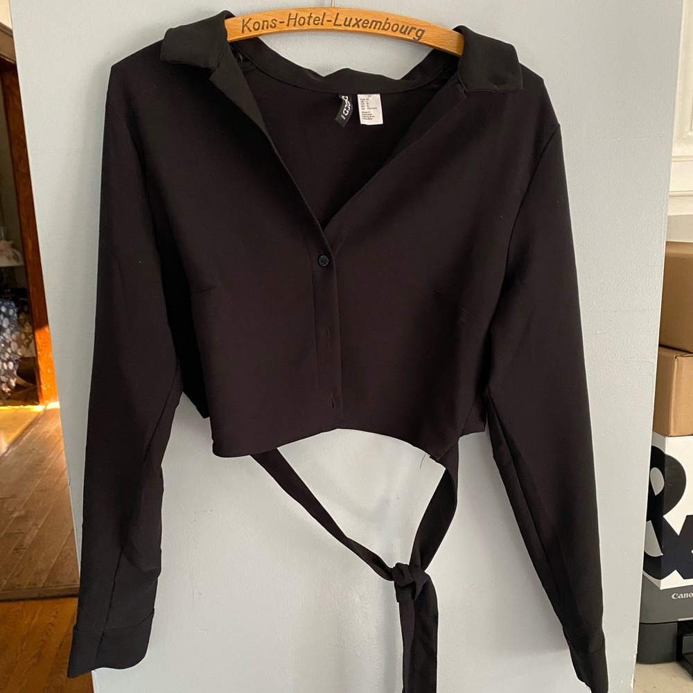 H&M Black Cropped Button Down Size Large